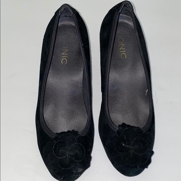 Vionic slip on wedges - Picture 1 of 6